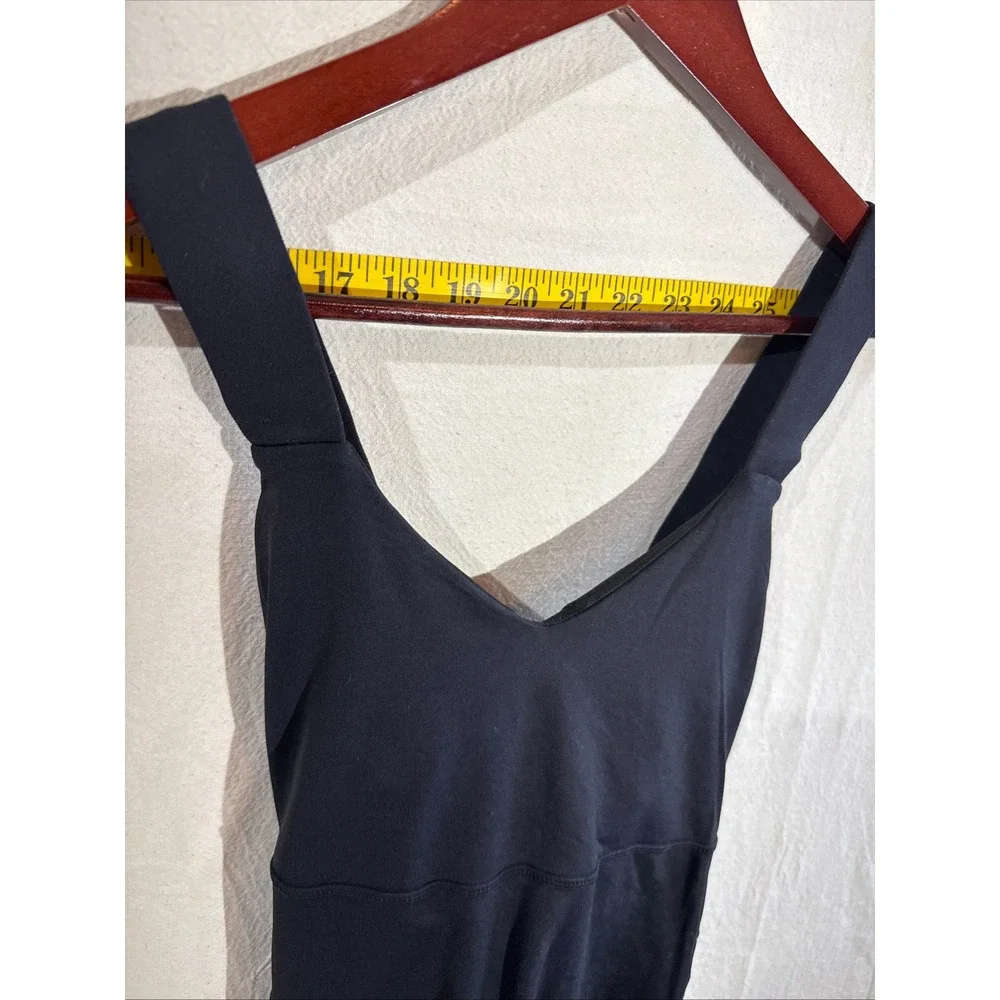 Lululemon V-Neck Criss Cross Back Tank Top Women Size 4 Black Yoga Workout Chic